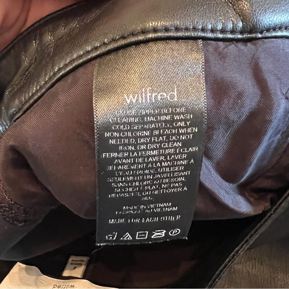 Aritzia Wilfred The Melina Pant Black Vegan Leather High Rise Straight Leg sz 4 - Picture 10 of 12